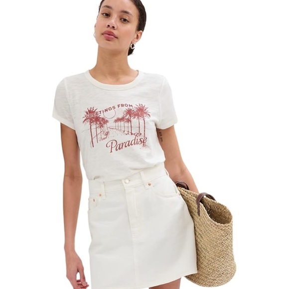 GAP Tops - - NWT! Gap T-Shirt size M
